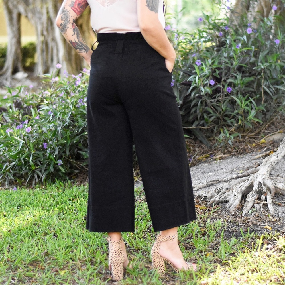 High-waist Wideleg Cropped Black Pants - Picture 2 of 4